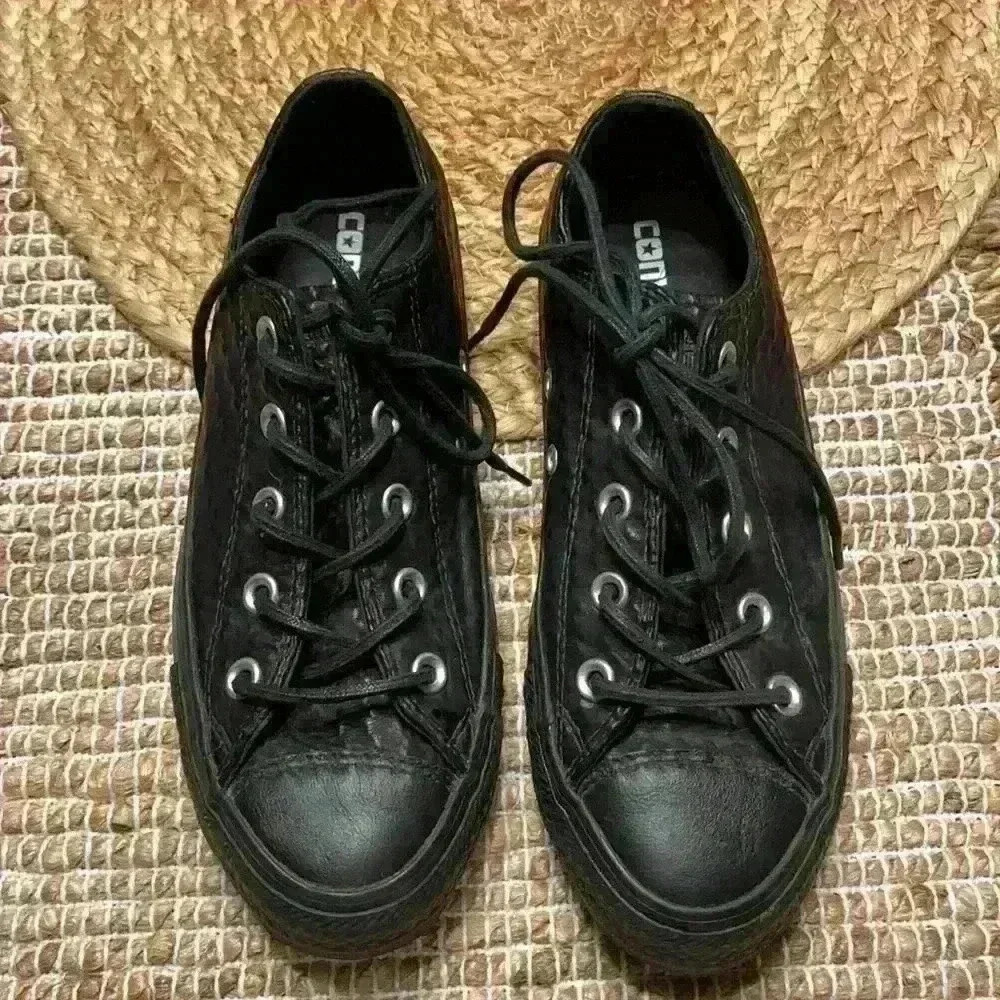 Converse - Picture 2 of 7